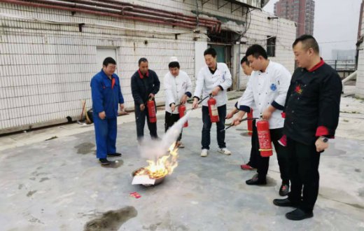 警鍾常鳴  培訓常抓   安(ān)全意識記心中  —— ---華康賓館對第一批以工代訓人員進行培訓