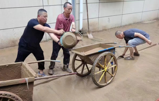 風雨同舟 志(zhì)願同行 —— 陝西寶氮化工集團有限公司黨員幹部積極開展防汛搶險工作(zuò)